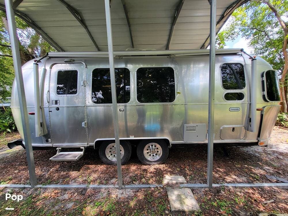 2020 Airstream Globetrotter 23FB TWIN - Used Travel Trailer For Sale by Pop RVs in Casselberry, Florida features Leveling Jacks, Air Conditioning, Awning