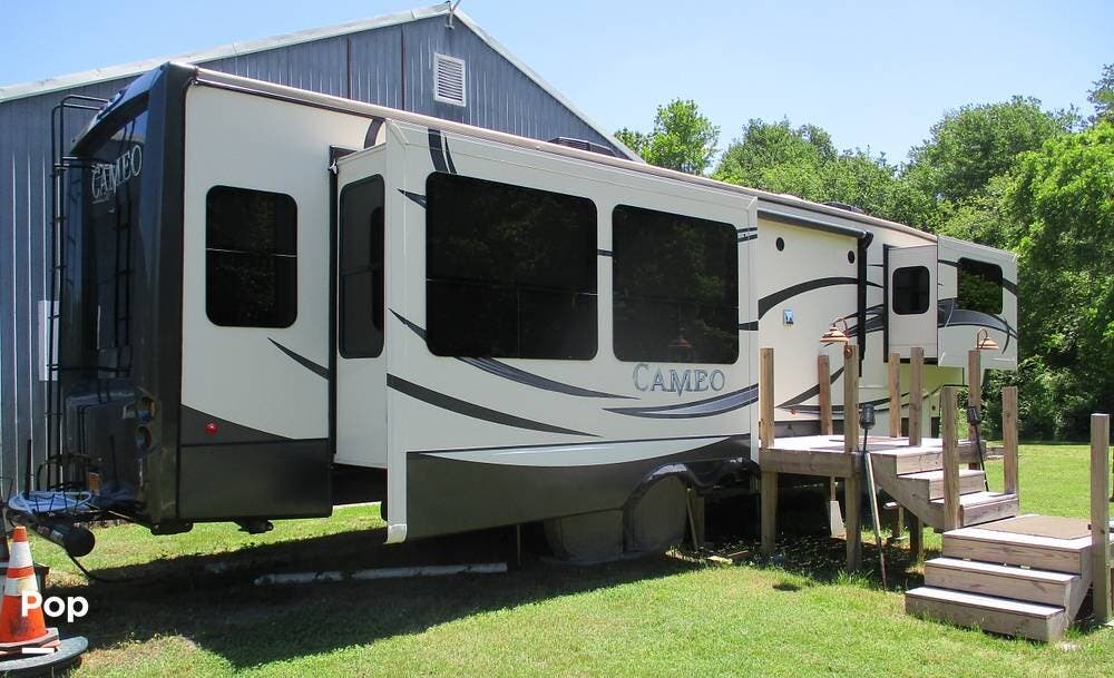 Used 2016 CrossRoads Cameo 38RL available in Willards, Maryland