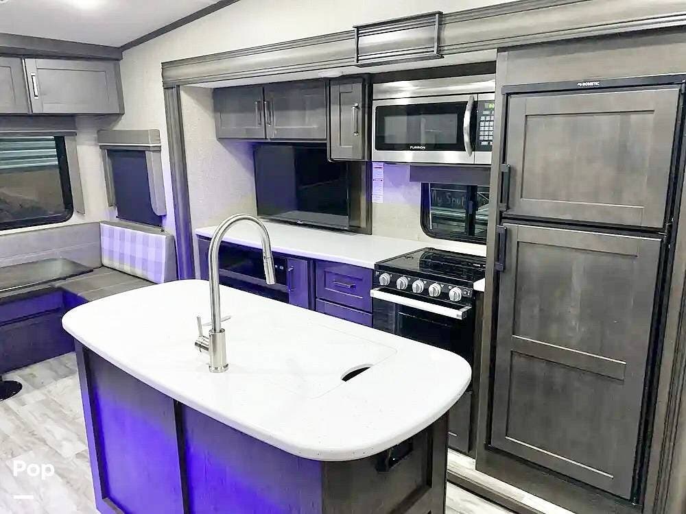 2022 Forest River Reflection 31MB - Used Fifth Wheel For Sale by Pop RVs in Hollow Rock, Tennessee features Air Conditioning, Awning, Slideout, Leveling Jacks