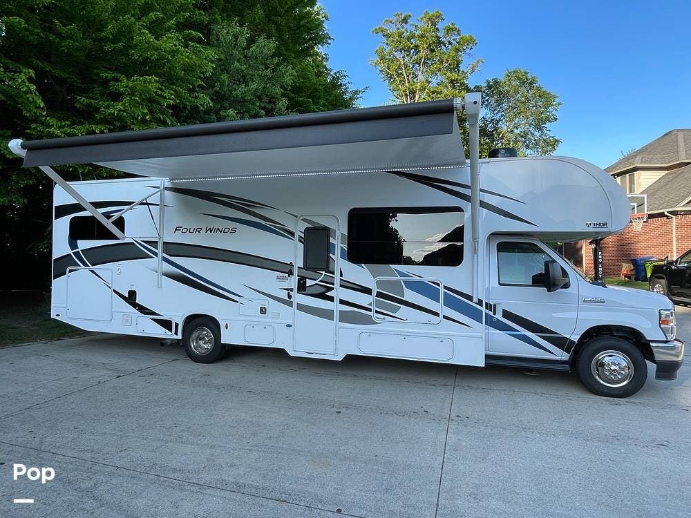 2023 Thor Motor Coach Four Winds 31E - Used Class C For Sale by Pop RVs in Macomb, Michigan features Air Conditioning, Generator, Slideout, Awning