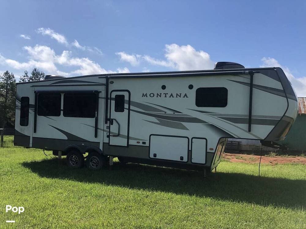 2020 Keystone Montana 3120RL - Used Fifth Wheel For Sale by Pop RVs in Iva, South Carolina features Air Conditioning, Awning, Slideout, Leveling Jacks