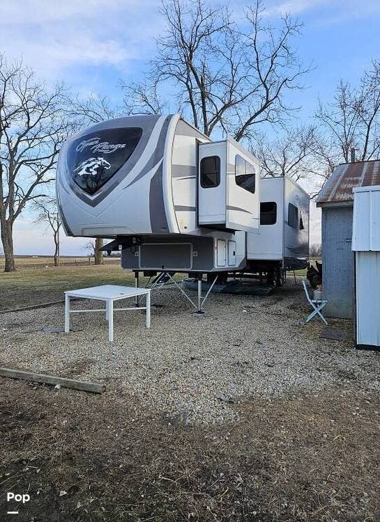 2021 Highland Ridge Open Range 376FBH - Used Fifth Wheel For Sale by Pop RVs in Holden, Missouri features Slideout, Leveling Jacks, Awning, Air Conditioning
