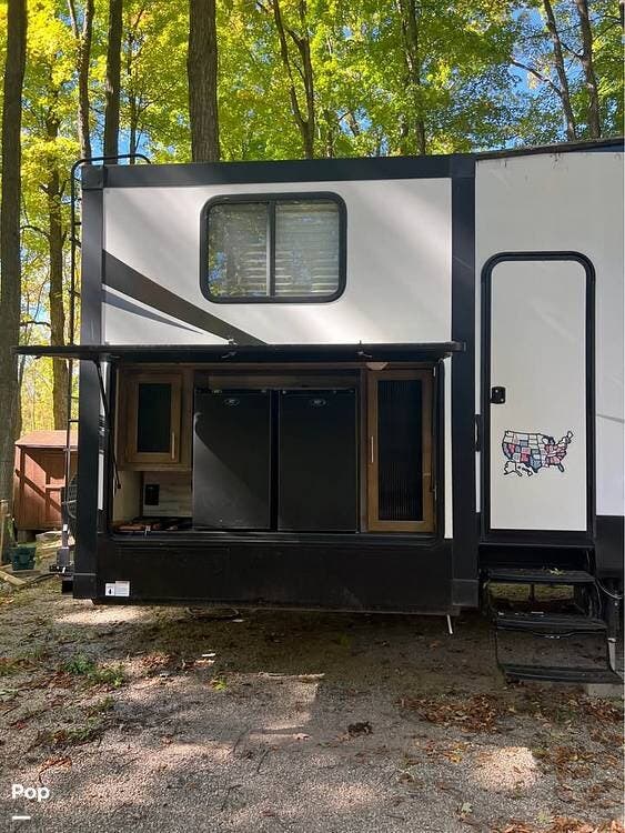 2019 Forest River Sabre 36FRP - Used Fifth Wheel For Sale by Pop RVs in Zeeland, Michigan features Slideout, Awning, Leveling Jacks, Air Conditioning
