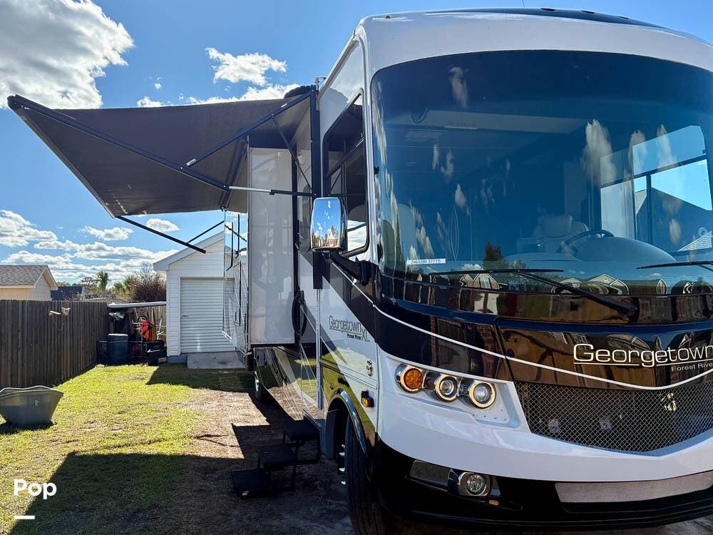 2017 Forest River Georgetown XL 377TS - Used Class A For Sale by Pop RVs in Florence, South Carolina features Awning, Slideout, Generator, Air Conditioning, Leveling Jacks