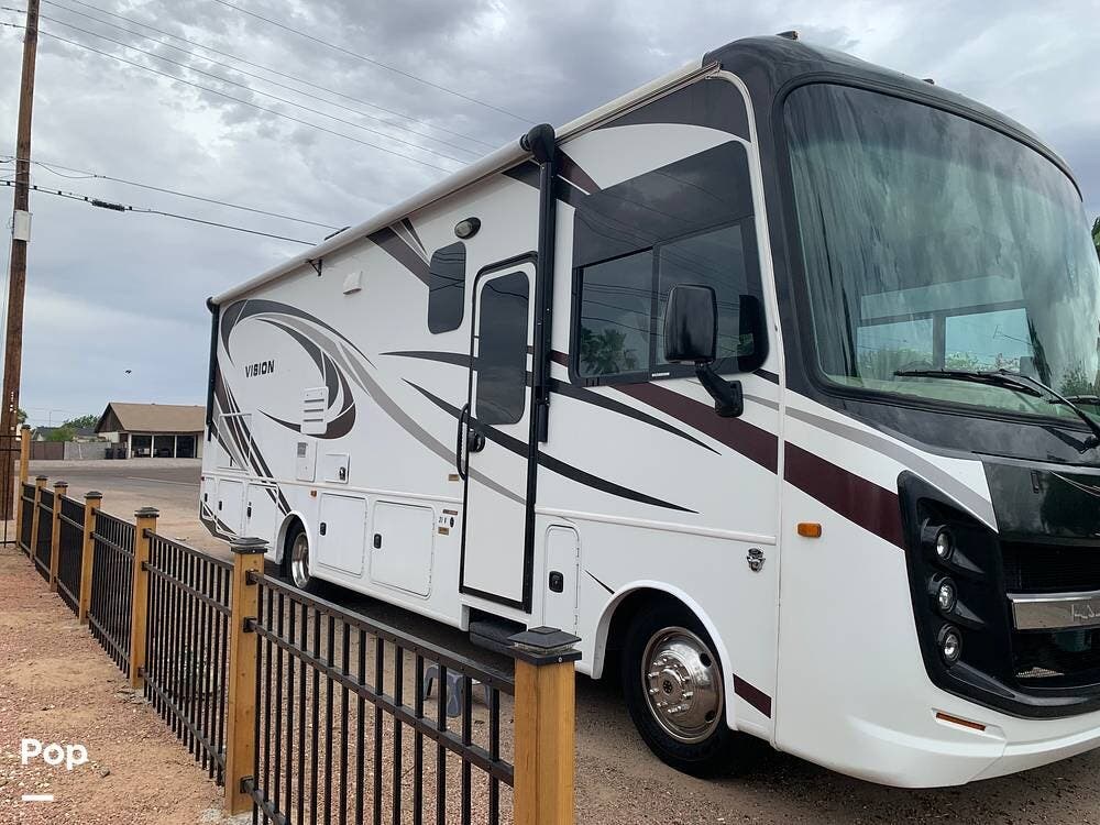 2019 Entegra Coach Vision 31V - Used Class A For Sale by Pop RVs in Mesa, Arizona features Leveling Jacks, Awning, Air Conditioning, Slideout, Generator