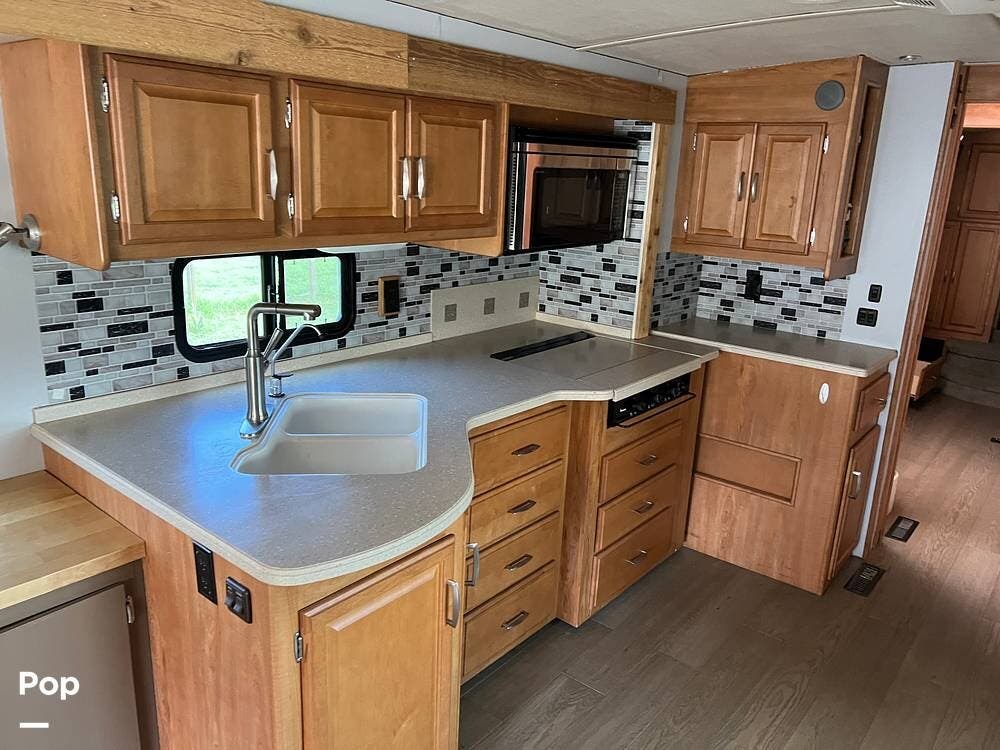 2007 Journey 39K by Winnebago from Pop RVs in Liberty Hill, Texas