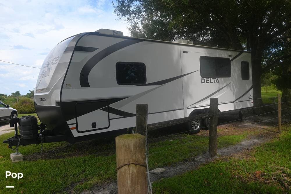 2024 Alliance RV Delta 252RL - Used Travel Trailer For Sale by Pop RVs in Arcadia, Florida features Slideout, Awning, Air Conditioning