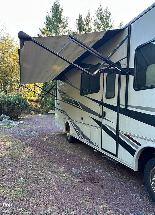 2020 Winnebago Intent 29L - Used Class A For Sale by Pop RVs in Long Pond, Pennsylvania features Leveling Jacks, Awning, Air Conditioning, Generator, Slideout