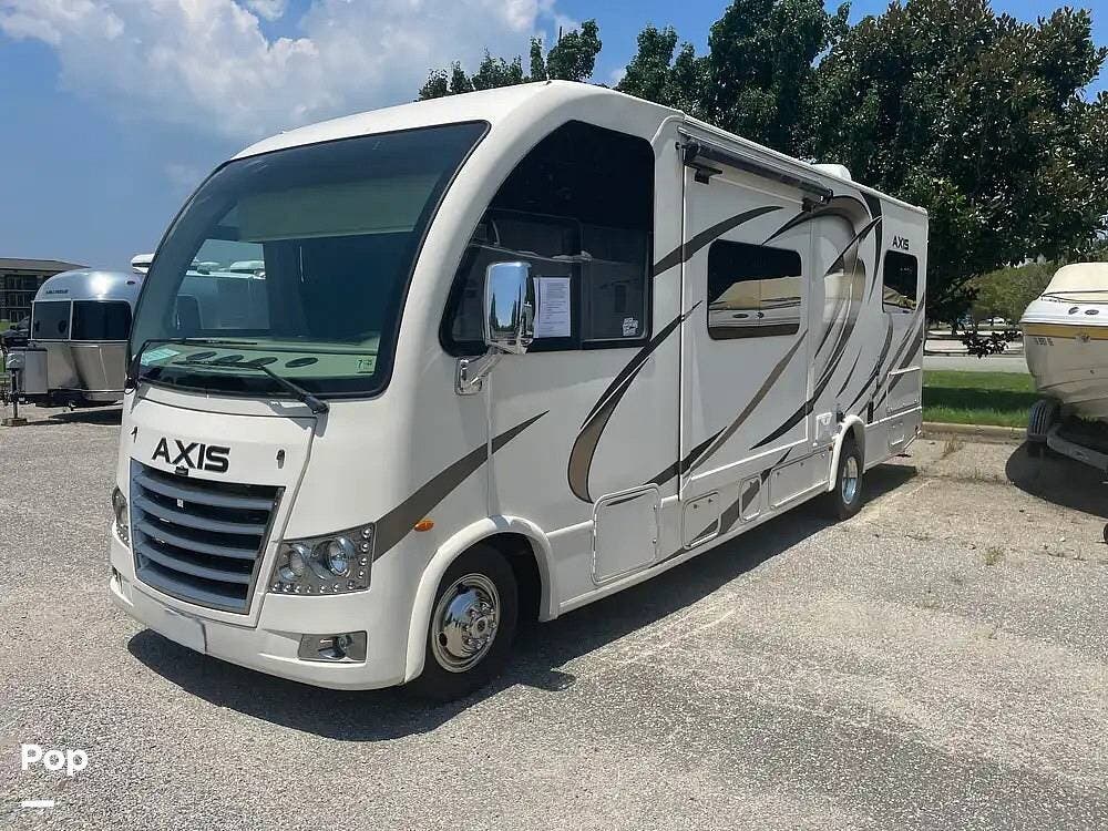 2018 Thor Motor Coach Axis 25.4 - Used Class A For Sale by Pop RVs in Hampton, Virginia features Air Conditioning, Awning, Slideout, Generator