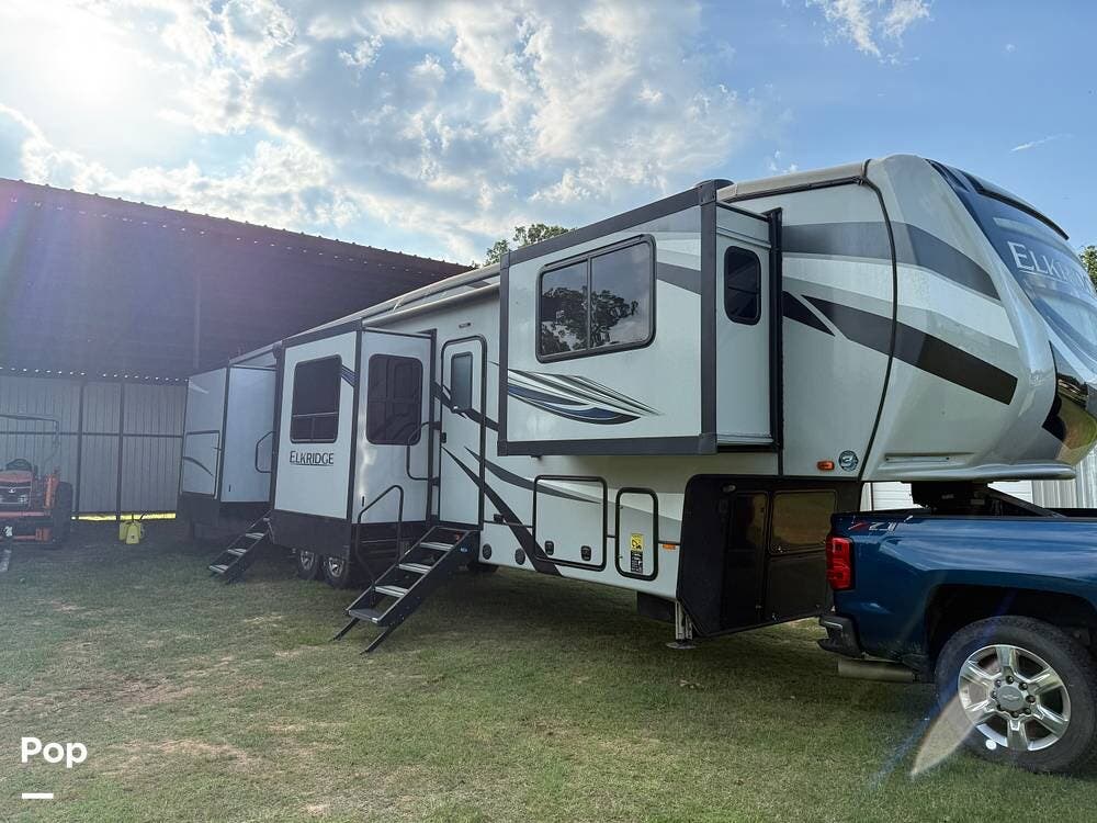 Used 2020 Heartland ElkRidge 38FLIK available in Pickton, Texas