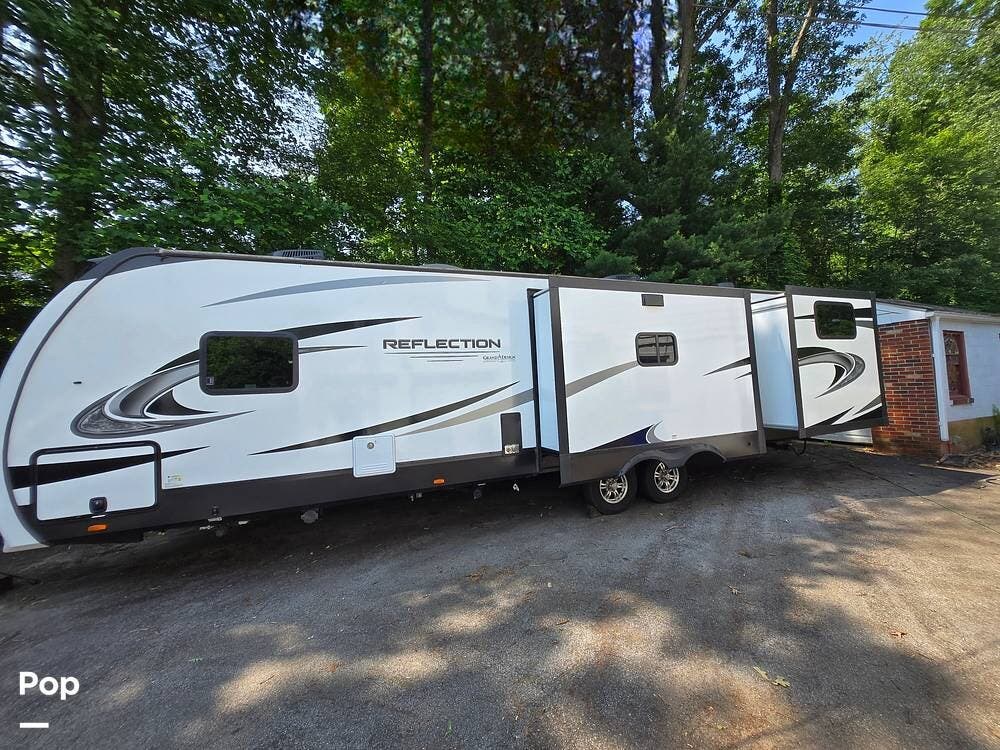 2021 Grand Design Reflection 312BHTS - Used Travel Trailer For Sale by Pop RVs in Glen Mills, Pennsylvania features Leveling Jacks, Slideout, Awning, Air Conditioning