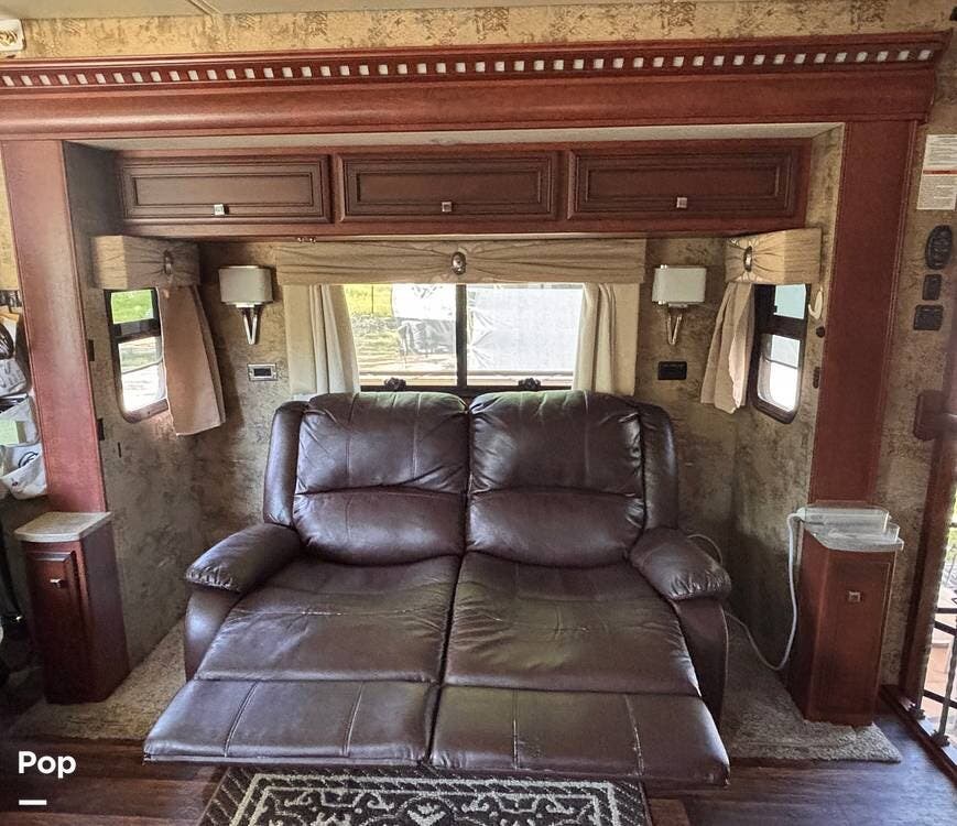 2017 Newmar Bay Star 3403 - Used Class A For Sale by Pop RVs in Somerville, Texas features Leveling Jacks, Generator, Air Conditioning, Slideout