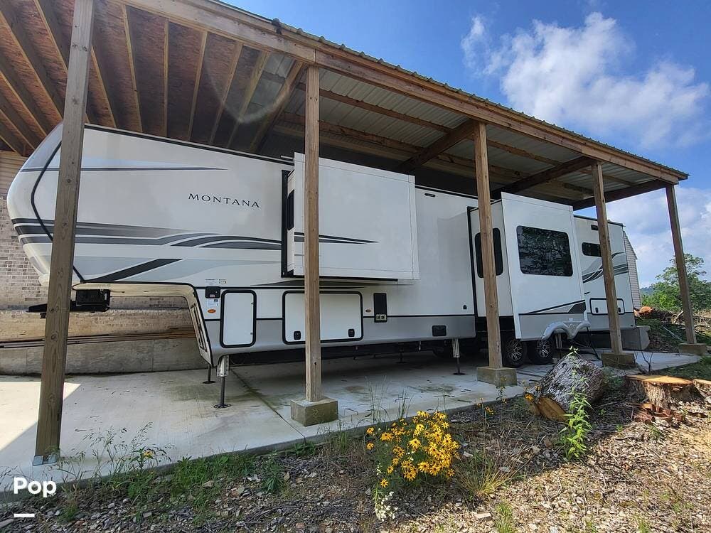 2023 Keystone Montana 3901RK - Used Fifth Wheel For Sale by Pop RVs in Hot Springs, Arkansas features Air Conditioning, Awning, Leveling Jacks, Slideout