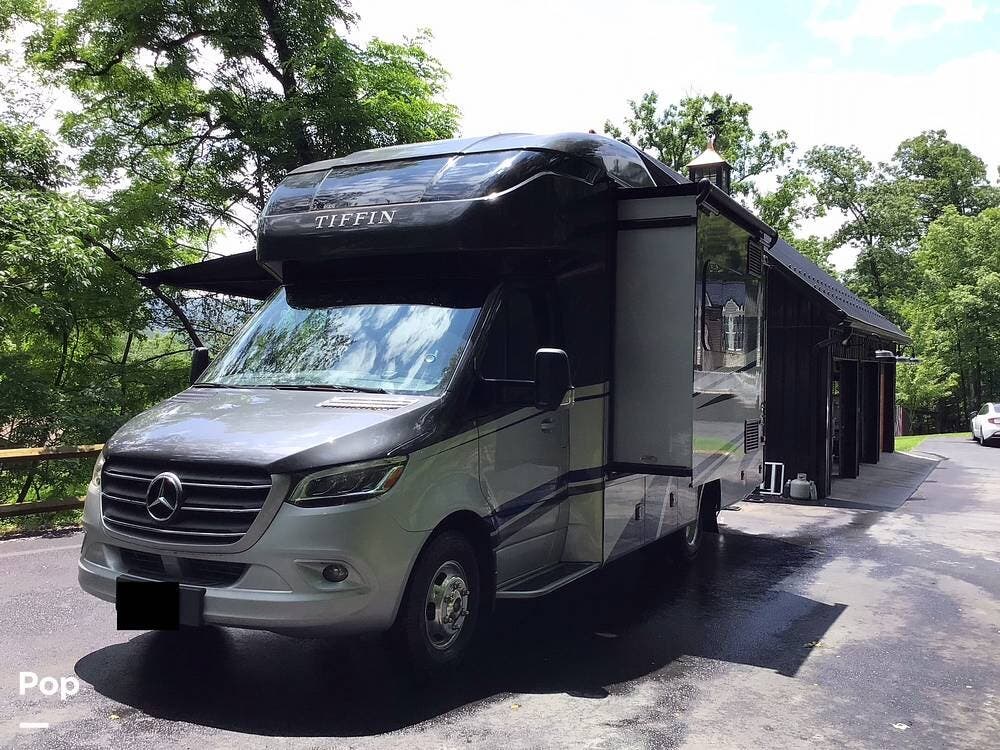 2020 Tiffin Wayfarer 24TW - Used Class C For Sale by Pop RVs in Lavale, Maryland features Leveling Jacks, Awning, Air Conditioning, Generator, Slideout