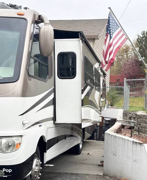 2011 Thor Motor Coach Serrano 31X - Used Diesel Pusher For Sale by Pop RVs in Kennewick, Washington features Awning, Air Conditioning, Generator, Slideout, Leveling Jacks