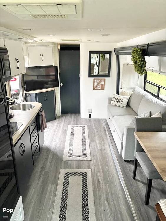 2011 Serrano 31X by Thor Motor Coach from Pop RVs in Kennewick, Washington