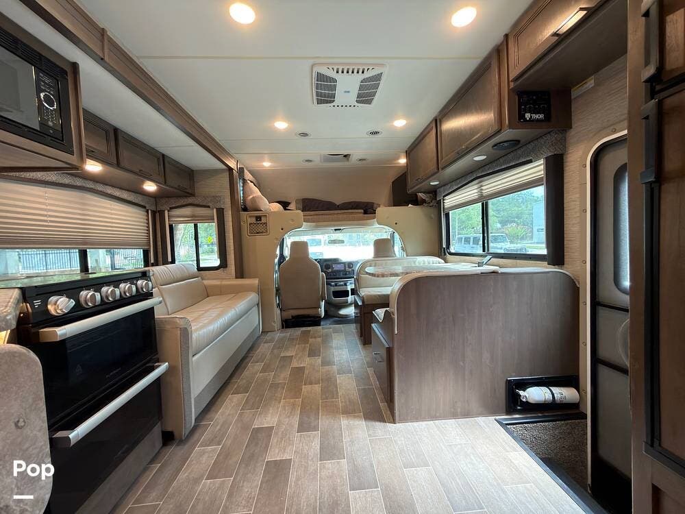 2022 Thor Motor Coach Chateau 27R - Used Class C For Sale by Pop RVs in Jacksonville, Florida features Slideout, Air Conditioning, Generator, Awning, Leveling Jacks