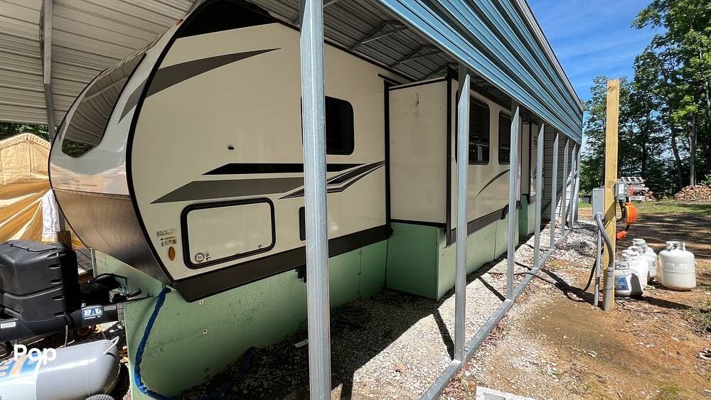 2023 K-Z Connect 312BHKSE - Used Travel Trailer For Sale by Pop RVs in Belvidere, Tennessee features Leveling Jacks, Slideout, Awning, Air Conditioning