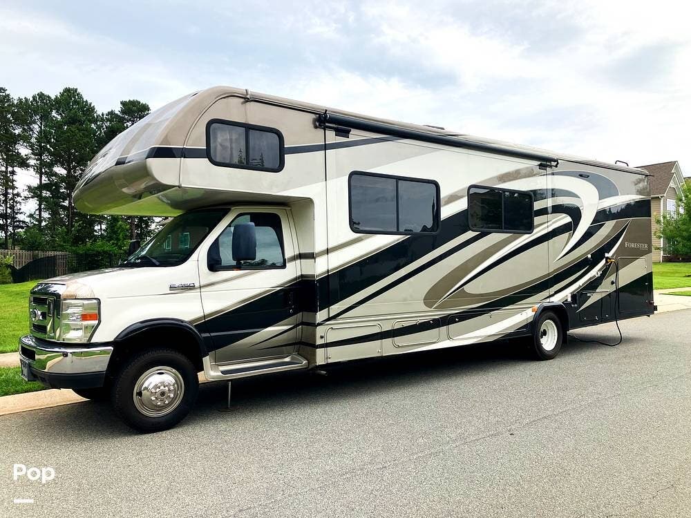 2016 Forest River Forester 3011DS - Used Class C For Sale by Pop RVs in Denver, North Carolina features Generator, Slideout, Air Conditioning, Awning