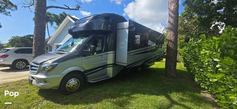 2019 Tiffin Wayfarer 24FW - Used Class C For Sale by Pop RVs in Jupiter, Florida features Slideout, Air Conditioning, Generator, Awning