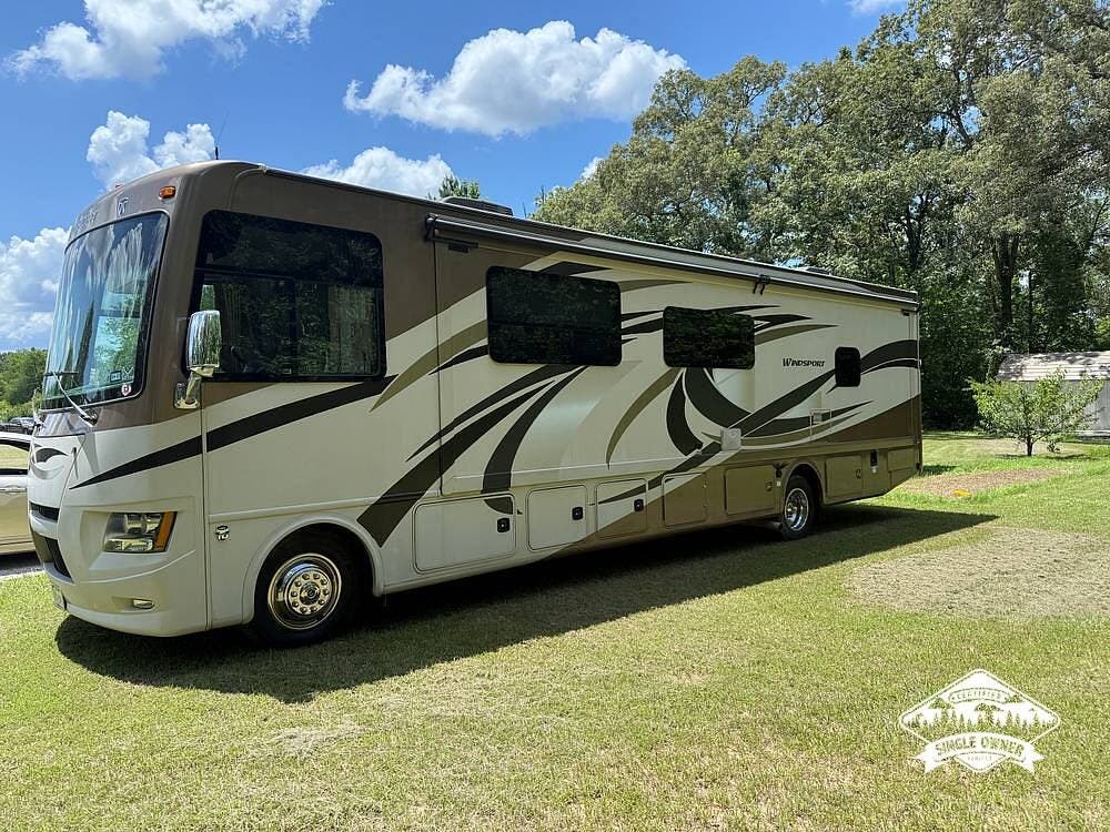 2016 Thor Motor Coach Windsport 34F - Used Class A For Sale by Pop RVs in Marshall, Texas features Slideout, Air Conditioning, Awning, Leveling Jacks, Generator