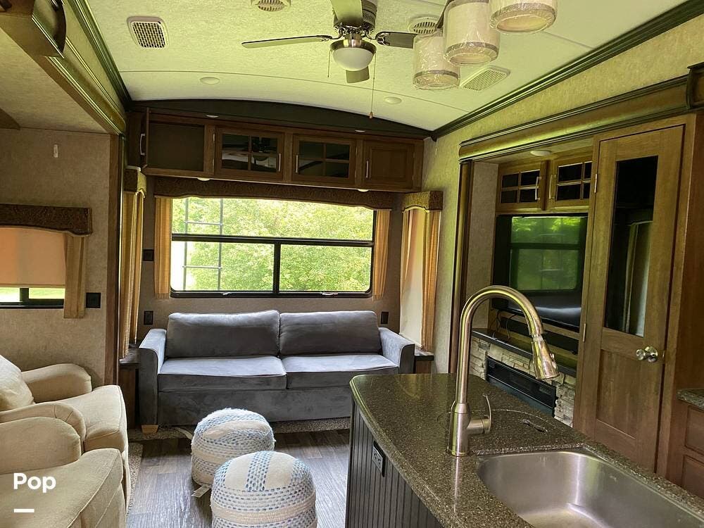 Used 2017 Keystone Montana 3721RL available in Lake Cormorant, Mississippi