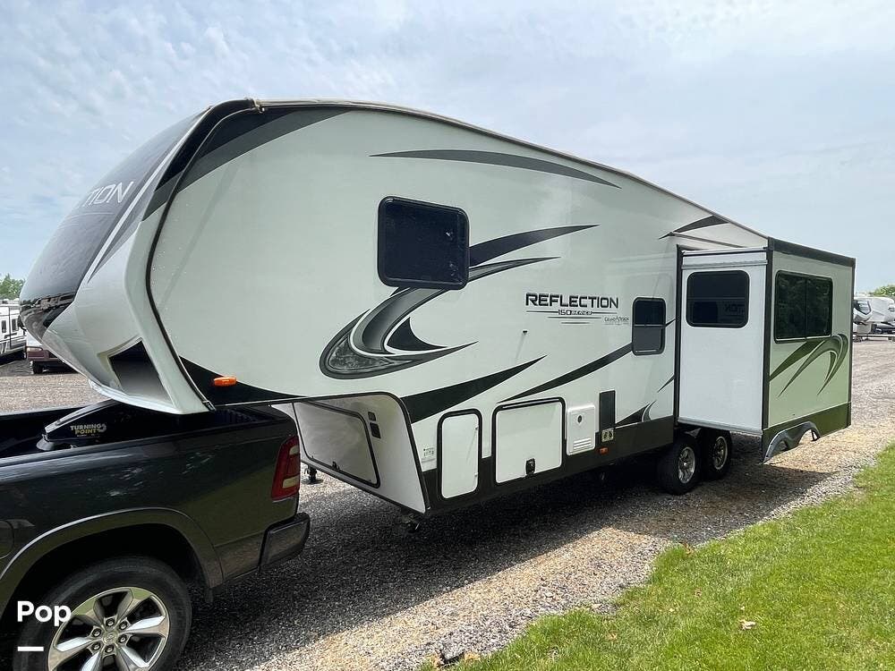 2022 Grand Design Reflection 278BH - Used Fifth Wheel For Sale by Pop RVs in Auburn Hills, Michigan features Slideout, Air Conditioning, Awning, Leveling Jacks