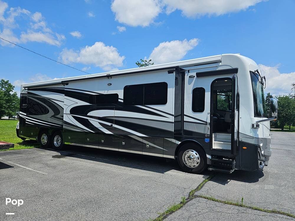 2022 Holiday Rambler Armada 44B - Used Diesel Pusher For Sale by Pop RVs in Bethlehem, Pennsylvania features Awning, Slideout, Generator, Air Conditioning