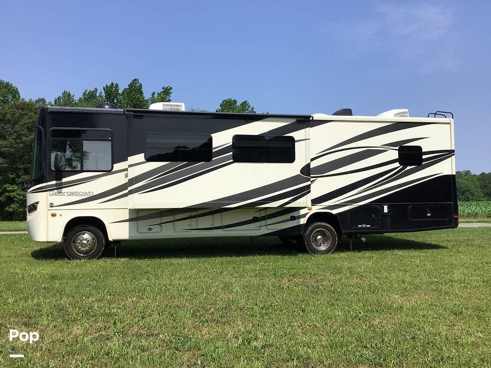 2014 Forest River Georgetown 328TS - Used Class A For Sale by Pop RVs in Bumpass, Virginia features Slideout, Awning, Generator, Air Conditioning, Leveling Jacks
