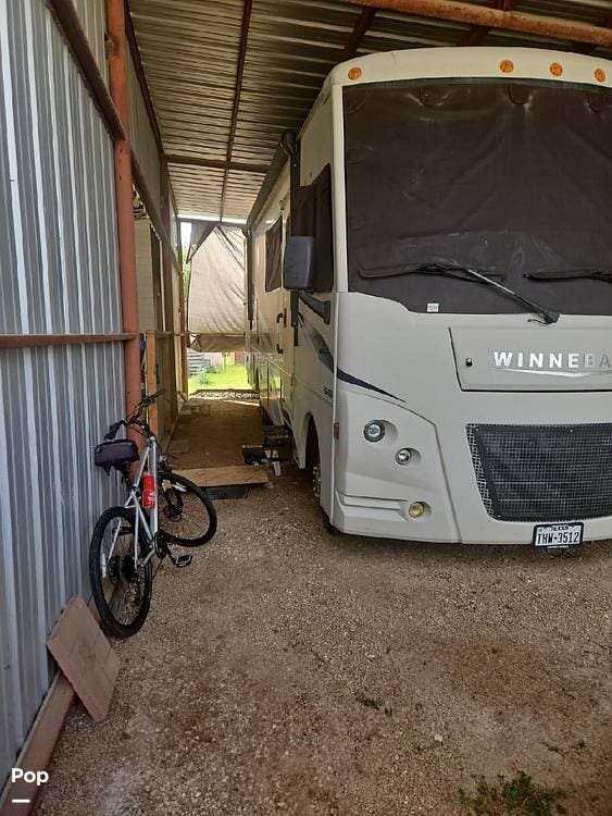 2019 Winnebago Sunstar M-29VE Ford - Used Class A For Sale by Pop RVs in Pipe Creek, Texas features Slideout
