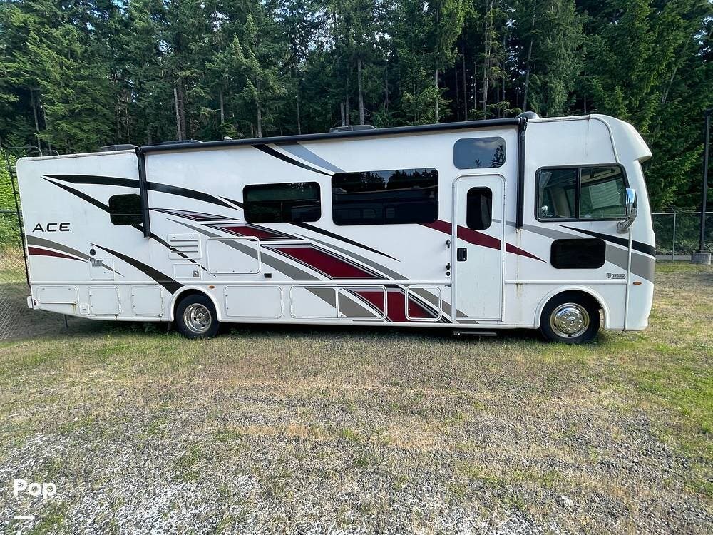 2020 Thor Motor Coach A.C.E. 33.1 - Used Class A For Sale by Pop RVs in Poulsbo, Washington features Awning, Generator, Slideout, Air Conditioning
