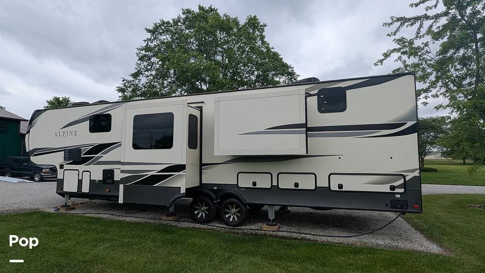 2021 Keystone Alpine 3790FK - Used Fifth Wheel For Sale by Pop RVs in Wilkinson, Indiana features Awning, Slideout, Leveling Jacks, Air Conditioning