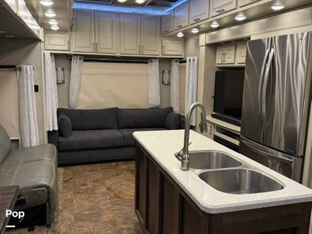 Used 2018  Luxe Gold 41GMD available in Lakeside, California