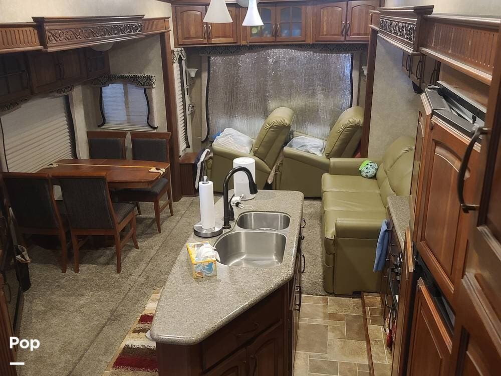 2014 Keystone Montana 3725RL - Used Fifth Wheel For Sale by Pop RVs in Lovelock, Nevada features Awning, Leveling Jacks, Air Conditioning, Slideout