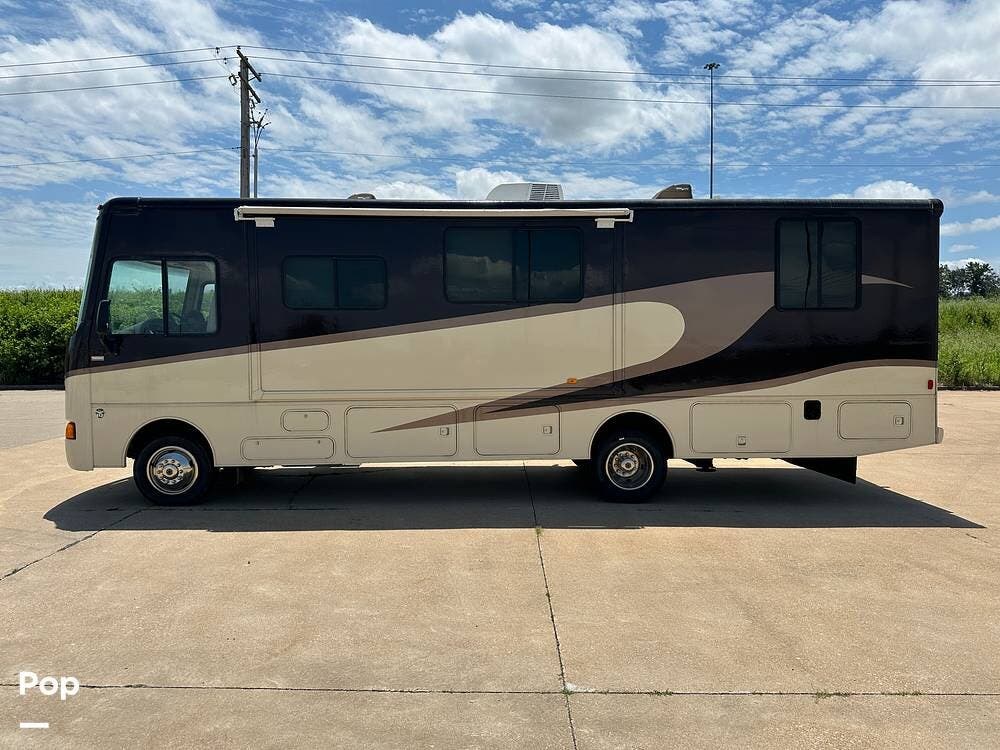 Used 2013 Winnebago Vista 31KE available in Saint Louis, Missouri