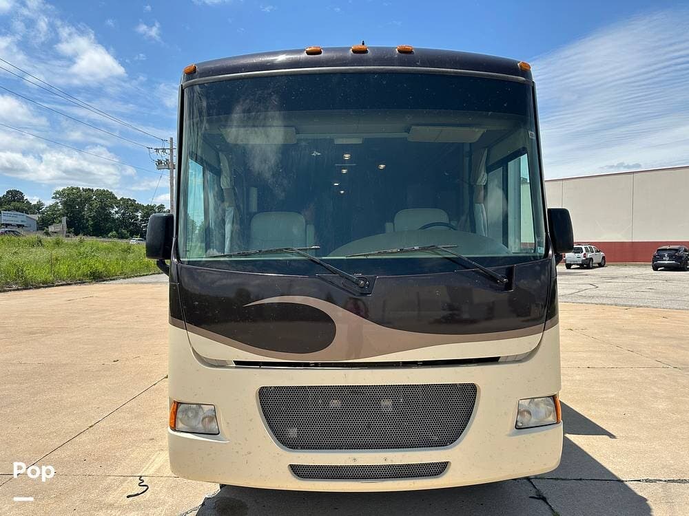 2013 Winnebago Vista 31KE - Used Class A For Sale by Pop RVs in Saint Louis, Missouri features Generator, Slideout, Awning, Air Conditioning