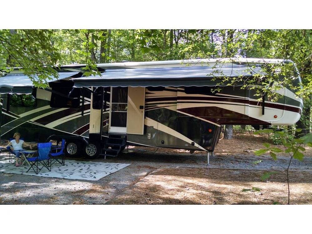 2016 DRV Mobile Suites 38RSSA - Used Fifth Wheel For Sale by Pop RVs in Merritt, North Carolina features Leveling Jacks, Awning, Slideout, Air Conditioning