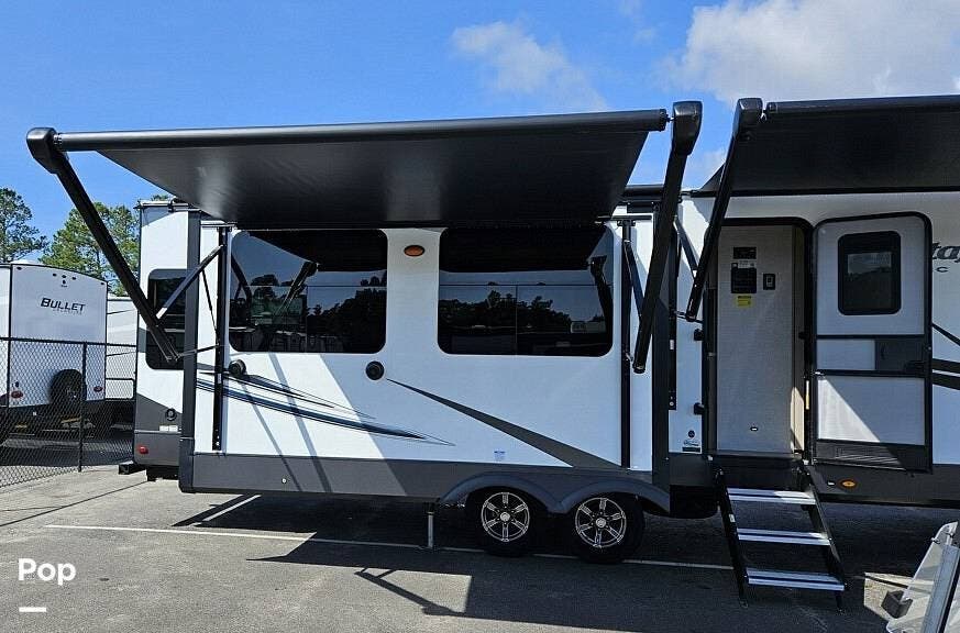 2021 Forest River Flagstaff Classic Super Lite 832IKRL - Used Travel Trailer For Sale by Pop RVs in Summerville, Georgia features Leveling Jacks, Slideout, Air Conditioning, Awning