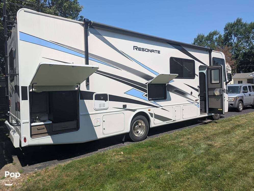 2024 Resonate 29D by Thor America from Pop RVs in Findlay, Ohio