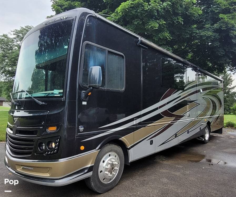2018 Fleetwood Bounder 35P - Used Class A For Sale by Pop RVs in Wadsworth, Ohio features Generator, Awning, Air Conditioning, Slideout, Leveling Jacks