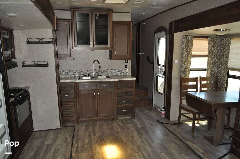2018 Light 319RLS by Highland Ridge from Pop RVs in Golden Valley, Arizona