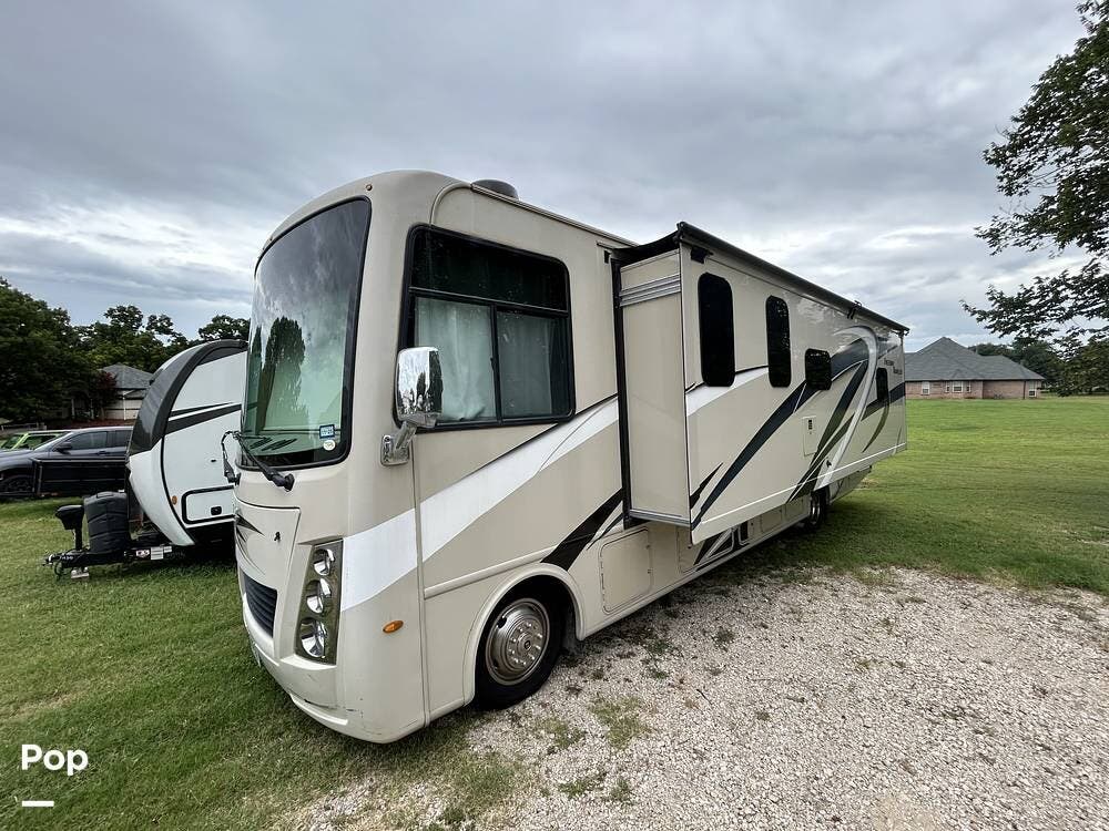 2022 Thor America Freedom Traveler 30A - Used Class A For Sale by Pop RVs in Mansfield, Texas features Awning, Slideout, Air Conditioning, Leveling Jacks, Generator