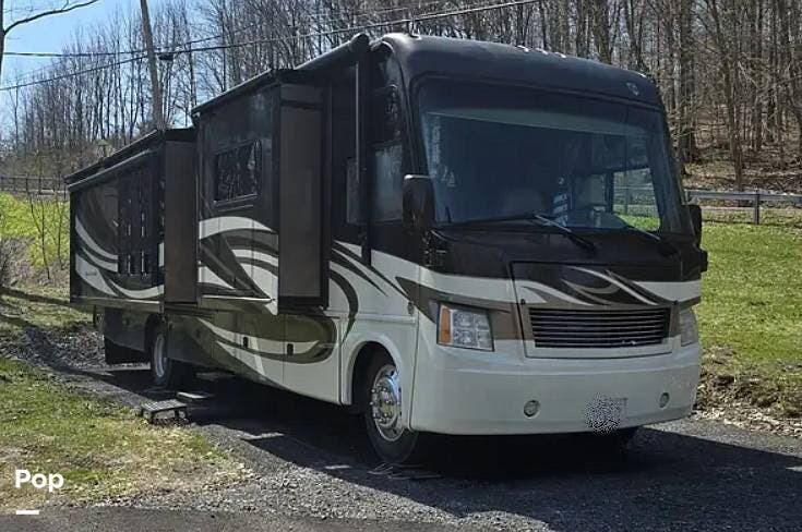 2013 Challenger 37KT by Thor Motor Coach from Pop RVs in Little Falls, New York