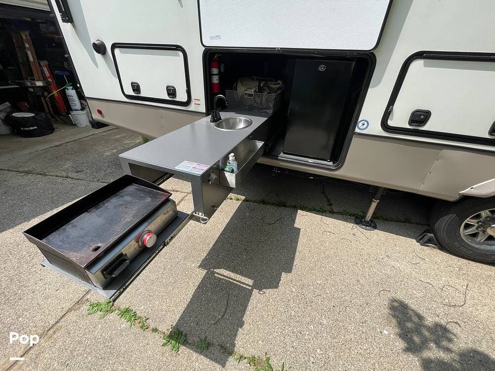 Used 2022 Forest River Heritage Glen Elite 36FL available in Livonia, Michigan