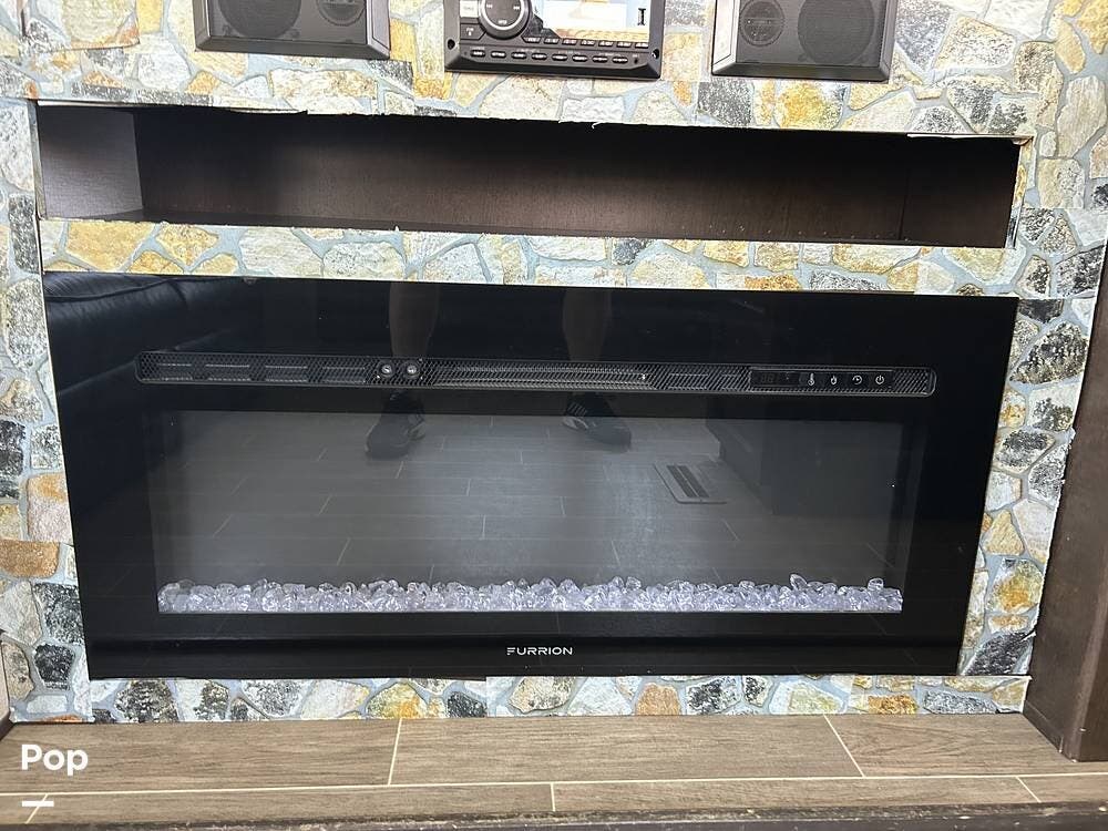 2020 Dutchmen Atlas 3552MBKB - Used Fifth Wheel For Sale by Pop RVs in Indio, California features Air Conditioning, Leveling Jacks, Slideout, Awning