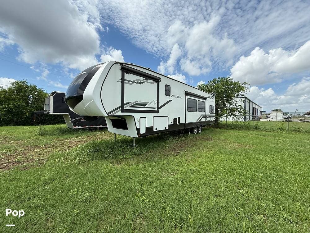2024 Dutchmen Eddie Bauer 360LF - Used Fifth Wheel For Sale by Pop RVs in Selma, Texas features Awning, Slideout, Air Conditioning, Leveling Jacks