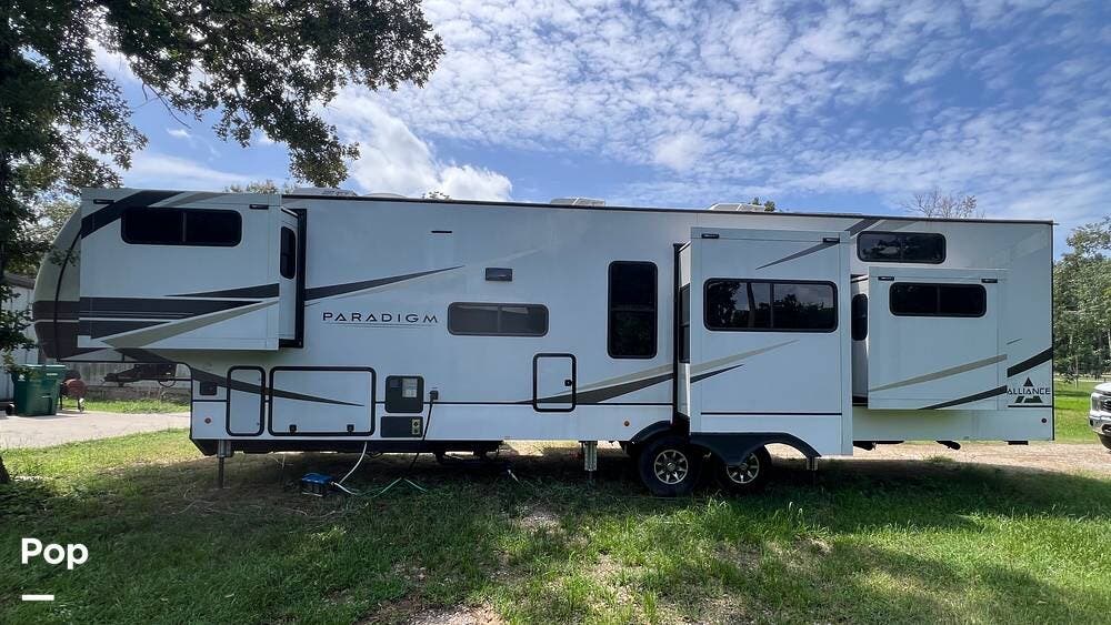 2024 Alliance RV Paradigm 395DS - Used Fifth Wheel For Sale by Pop RVs in Montgomery, Texas features Slideout, Leveling Jacks, Awning, Air Conditioning