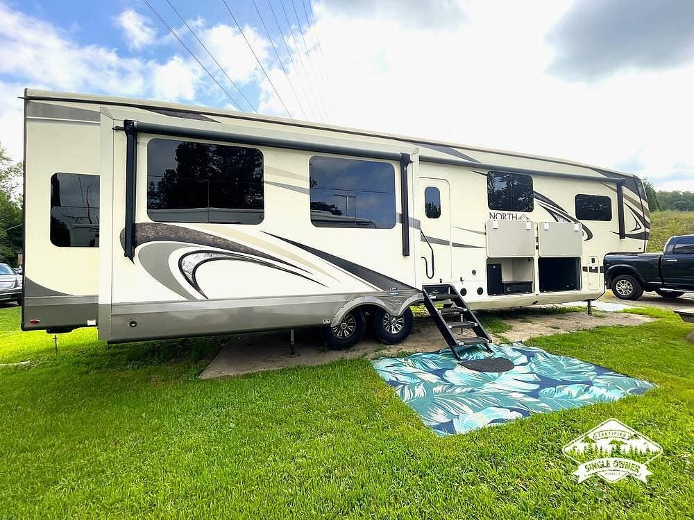 2019 Jayco North Point 377RLBH - Used Fifth Wheel For Sale by Pop RVs in Evansville, Indiana features Air Conditioning, Awning, Slideout, Leveling Jacks