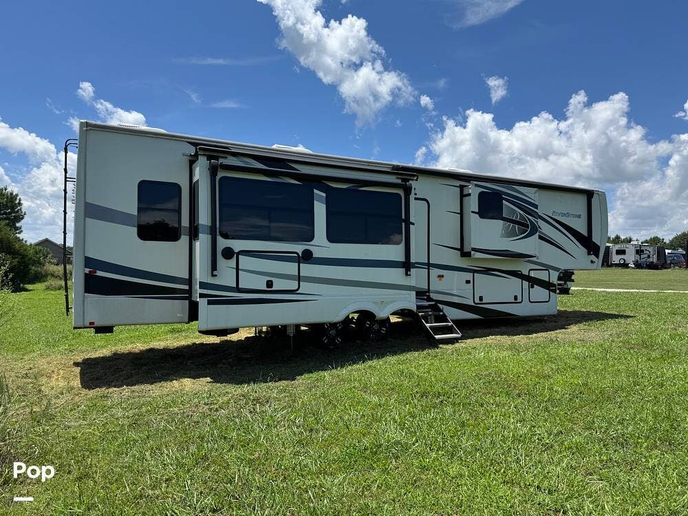 2022 Forest River RiverStone 39RKFB - Used Fifth Wheel For Sale by Pop RVs in Athens, Alabama features Leveling Jacks, Air Conditioning, Slideout, Awning