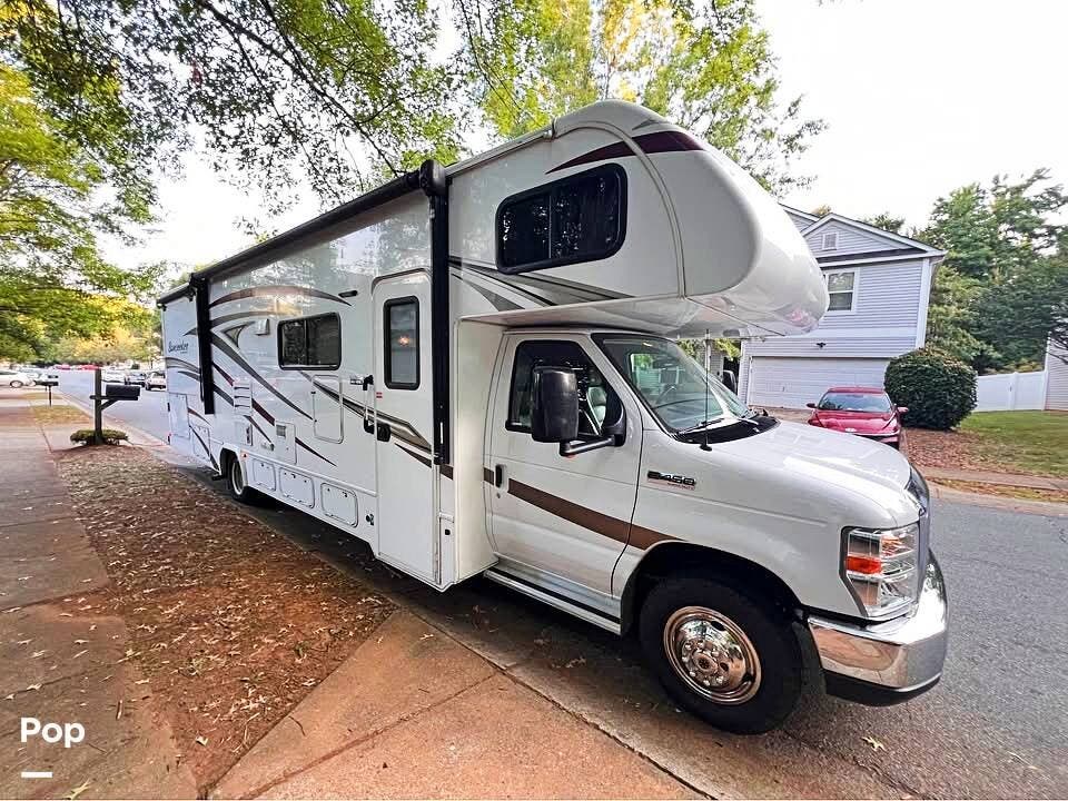 2018 Forest River Sunseeker 3010DS - Used Class C For Sale by Pop RVs in Charlotte, North Carolina features Slideout, Generator, Air Conditioning